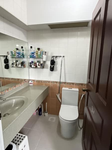 408B Fernvale Road, 408B Fernvale Road, 3 Bedrooms, 1,023 sqft, HDB Flat For Rent, by Phani Kumar Anne, 500198770 - Bathroom - PropertyGuru.com.sg