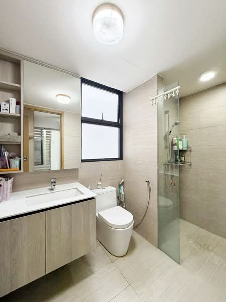 Westwood Residences EC, 184 Westwood Avenue, 3 Bedrooms, 1,033 sqft, Condominium For Sale, by Lam Min Yi, 500198773 - Bathroom - PropertyGuru.com.sg