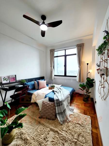 Parc Oasis, 35 Jurong East Avenue 1, 5 Bedrooms, 1,076 sqft, Condominium For Rent, by Larry Lee, 500198774 - Bedroom - PropertyGuru.com.sg