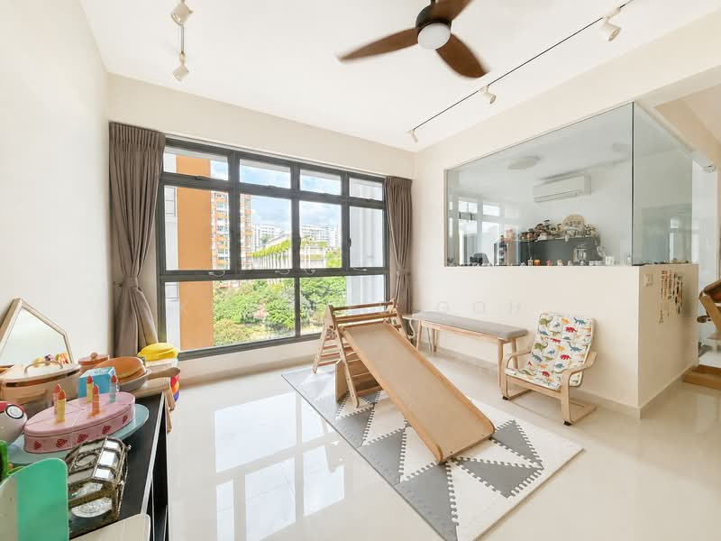 684C Edgedale Plains, 684C Edgedale Plains, 3 Bedrooms, 1,001 sqft, HDB Flat For Sale, by Kuanyee Goh, 500198783 - Living Room - PropertyGuru.com.sg
