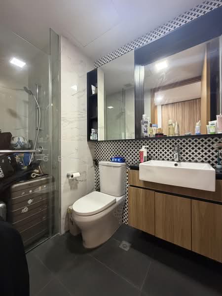 The Verandah Residences, 227 Pasir Panjang Road, Buona Vista / West Coast / Clementi New Town, 2 Bedrooms, 689 sqft, Condominium For Rent, by Eugene Ow Boon Teck, 500198793 - Bathroom - PropertyGuru.com.sg
