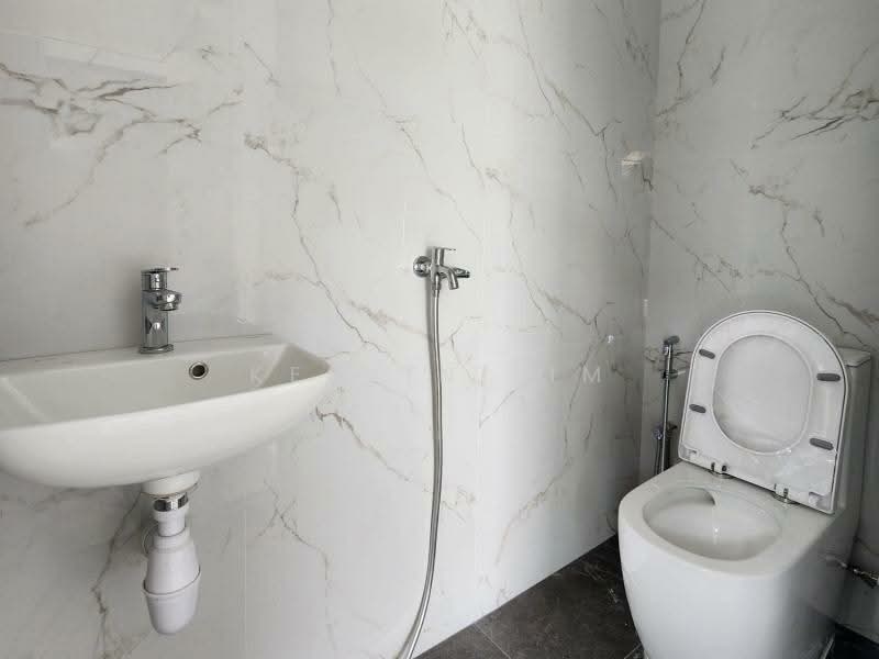 WIDE FRONTAGE| CORNER Terrace | Minaret | 5 Bed | OPEN HOUSE!, Rwnovated Corner Terrace in the Bedok Ria Landed Enclave, 5 Bedrooms, 3,200 sqft, Corner Terrace For Sale, by Kelvin Lim, 500198808 - Bathroom - PropertyGuru.com.sg