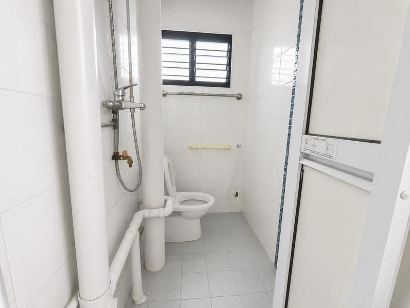 260 Yishun Street 22, 260 Yishun Street 22, Sembawang / Yishun, 3 Bedrooms, 904 sqft, HDB Flat For Sale, by Lim Jing Tuan (Benedict), 500198809 - Bathroom - PropertyGuru.com.sg