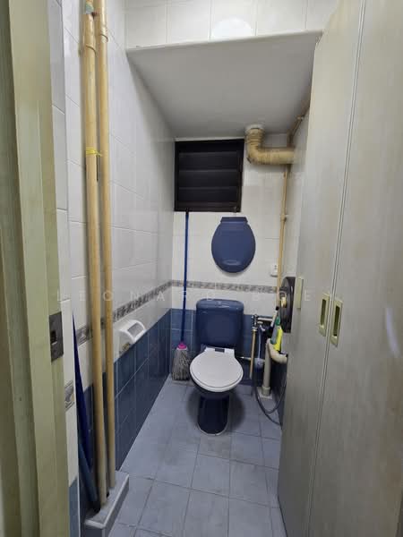 Blk 30 Kelantan Road, , 2 Bedrooms, 818 sqft, HDB Flat For Sale, by Leonard Boey, 500198811 - Bathroom - PropertyGuru.com.sg