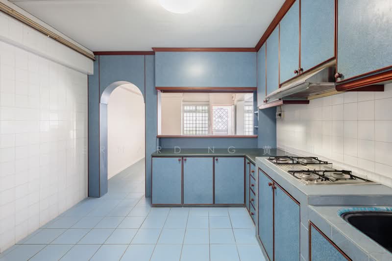 80B Lorong 4 Toa Payoh, 80B Lorong 4 Toa Payoh, 3 Bedrooms, 1,119 sqft, HDB Flat For Sale, by Bernard Ng 黄俊凯, 500198815 - Kitchen - PropertyGuru.com.sg