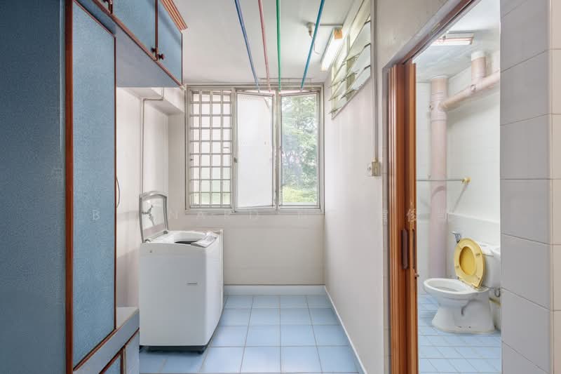 80B Lorong 4 Toa Payoh, 80B Lorong 4 Toa Payoh, 3 Bedrooms, 1,119 sqft, HDB Flat For Sale, by Bernard Ng 黄俊凯, 500198815 - Bathroom - PropertyGuru.com.sg