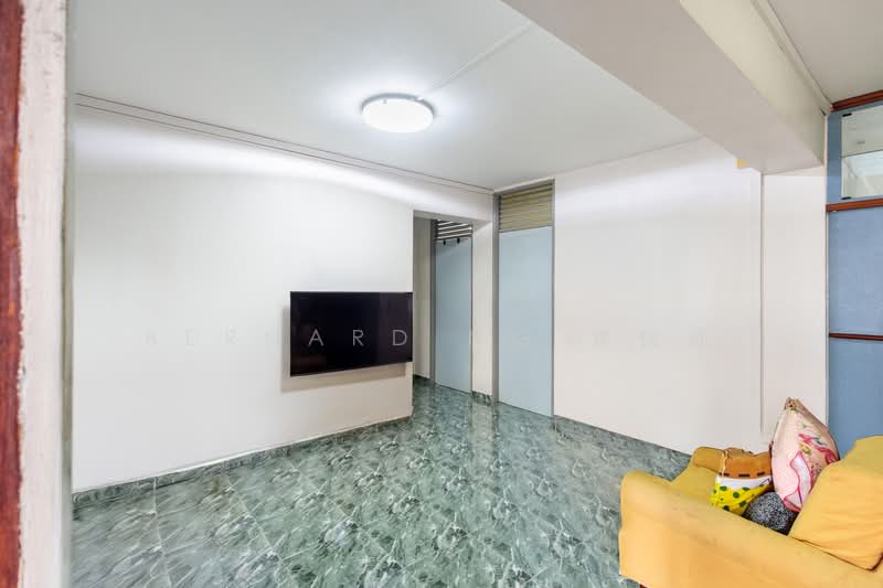 80B Lorong 4 Toa Payoh, 80B Lorong 4 Toa Payoh, 3 Bedrooms, 1,119 sqft, HDB Flat For Sale, by Bernard Ng 黄俊凯, 500198815 - Living Room - PropertyGuru.com.sg