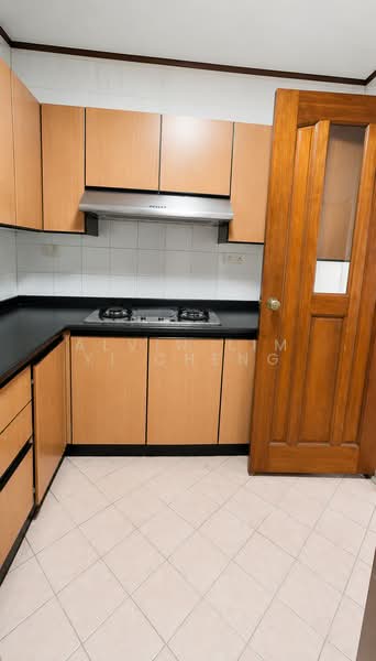 Spring Grove, 53 Grange Road, 2 Bedrooms, 1,012 sqft, Condominium For Sale, by Alvin Lim Yi Cheng, 500198871 - Kitchen - PropertyGuru.com.sg