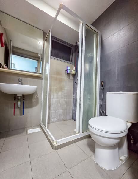 138A Lorong 1A Toa Payoh, 138A Lorong 1A Toa Payoh, 3 Bedrooms, 1,259 sqft, HDB Flat For Sale, by Marcella Yong 杨惠晴, 500198898 - Bathroom - PropertyGuru.com.sg