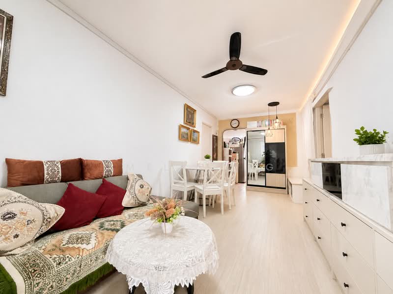 211 Jurong East Street 21, 211 Jurong East Street 21, 2 Bedrooms, 721 sqft, HDB Flat For Sale, by Amelia Ang, 500198914 - Living Room - PropertyGuru.com.sg