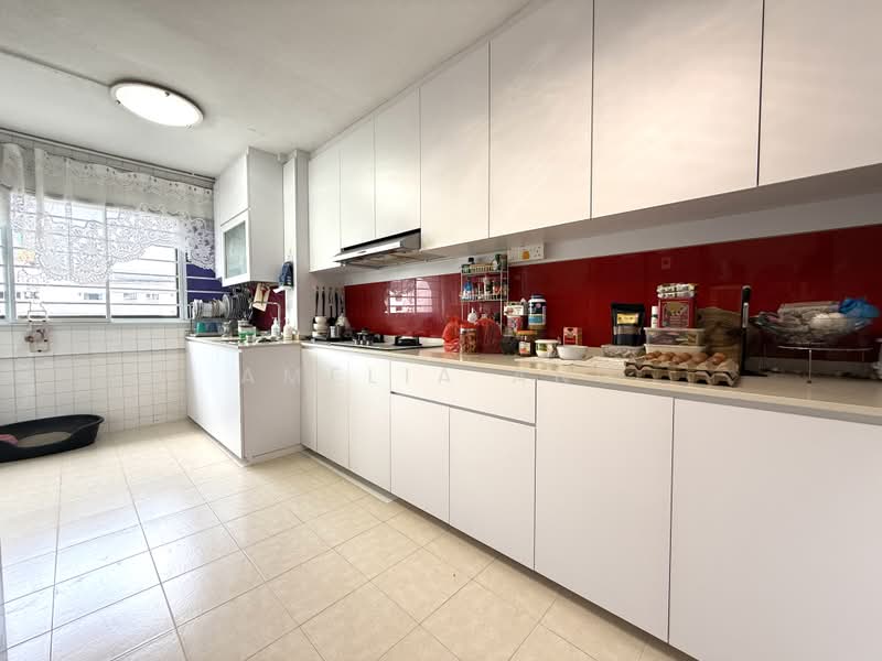 211 Jurong East Street 21, 211 Jurong East Street 21, 2 Bedrooms, 721 sqft, HDB Flat For Sale, by Amelia Ang, 500198914 - Kitchen - PropertyGuru.com.sg