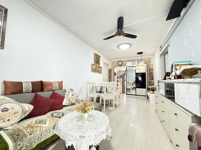 211 Jurong East Street 21, 211 Jurong East Street 21, 2 Bedrooms, 721 sqft, HDB Flat For Sale, by Amelia Ang, 500198914 - Living Room - PropertyGuru.com.sg