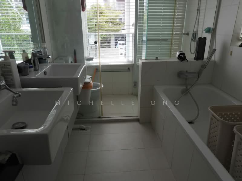 Pavilion Park, Pavilion Circle, 5 Bedrooms, 3,000 sqft, Corner Terrace For Sale, by Michelle Ong, 500198915 - Bathroom - PropertyGuru.com.sg