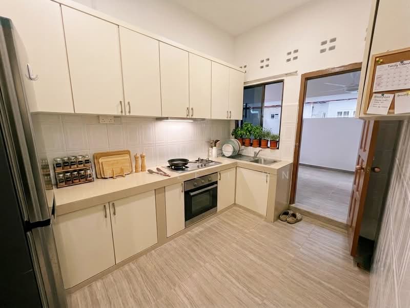 Freehold Semi-Detached | 5-Min Walk to Upper Changi MRT, Jalan Pergam, 5 Bedrooms, 2,500 sqft, Semi-Detached House For Sale, by Desiree Leung, 500198925 - Kitchen - PropertyGuru.com.sg