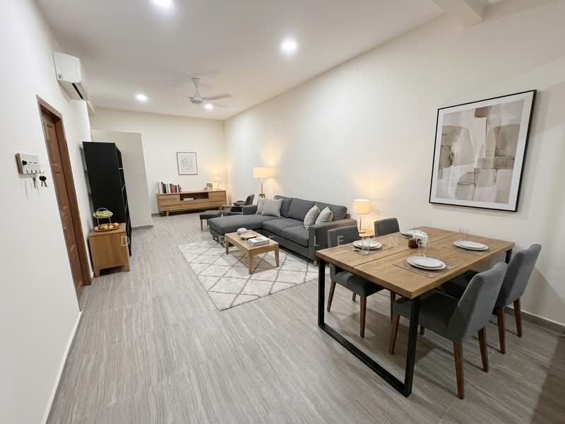Freehold Semi-Detached | 5-Min Walk to Upper Changi MRT, Jalan Pergam, 5 Bedrooms, 2,500 sqft, Semi-Detached House For Sale, by Desiree Leung, 500198925 - Living Room - PropertyGuru.com.sg