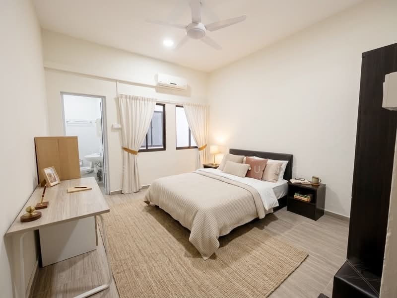 Freehold Semi-Detached | 5-Min Walk to Upper Changi MRT, Jalan Pergam, 5 Bedrooms, 2,500 sqft, Semi-Detached House For Sale, by Desiree Leung, 500198925 - Bedroom - PropertyGuru.com.sg