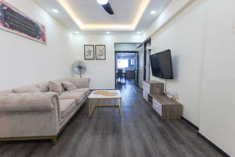 272 Tampines Street 22, 272 Tampines Street 22, 2 Bedrooms, 829 sqft, HDB Flat For Sale, by Nadiyah Kamsani, 500198952 - Living Room - PropertyGuru.com.sg