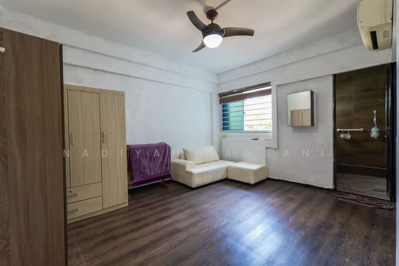 272 Tampines Street 22, 272 Tampines Street 22, 2 Bedrooms, 829 sqft, HDB Flat For Sale, by Nadiyah Kamsani, 500198952 - Living Room - PropertyGuru.com.sg