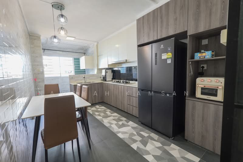 272 Tampines Street 22, 272 Tampines Street 22, 2 Bedrooms, 829 sqft, HDB Flat For Sale, by Nadiyah Kamsani, 500198952 - Kitchen - PropertyGuru.com.sg