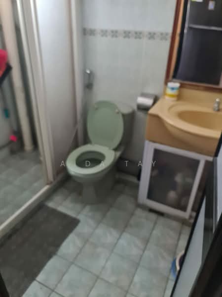 662A Jurong West Street 64, 662A Jurong West Street 64, Room Rental, 150 sqft, HDB Flat For Rent, by Aida Tay, 500198953 - Bathroom - PropertyGuru.com.sg