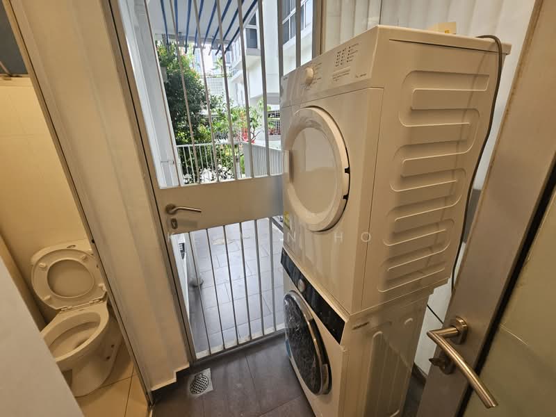 The Parc Condominium, 15 West Coast Walk, Room Rental, 120 sqft, Condominium For Rent, by Kelvin Ho, 500198970 - Bathroom - PropertyGuru.com.sg