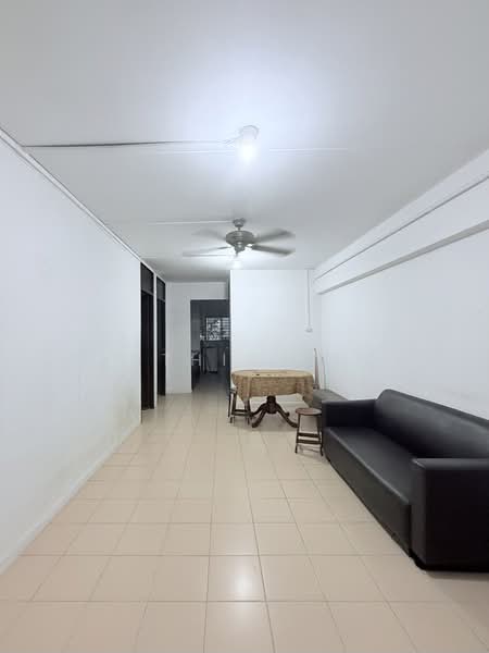 615 Yishun Ring Road, 615 Yishun Ring Road, 2 Bedrooms, 786 sqft, HDB Flat For Sale, by Cynthia Chan, 500198982 - Living Room - PropertyGuru.com.sg