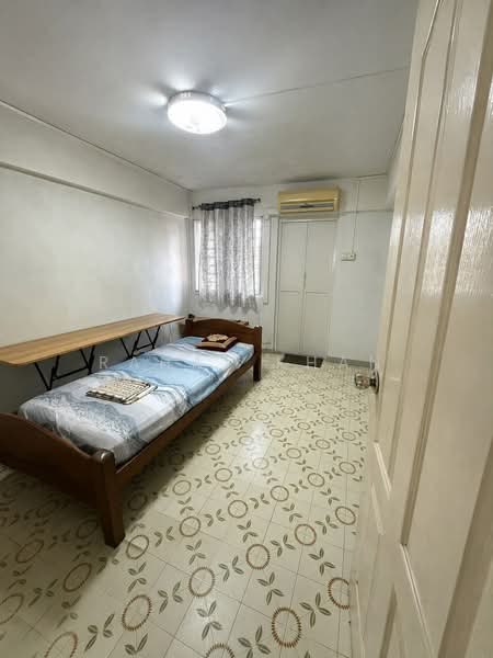 491 Jurong West Avenue 1, 491 Jurong West Avenue 1, 2 Bedrooms, 700 sqft, HDB Flat For Rent, by Rahat Khan, 500198984 - Bedroom - PropertyGuru.com.sg