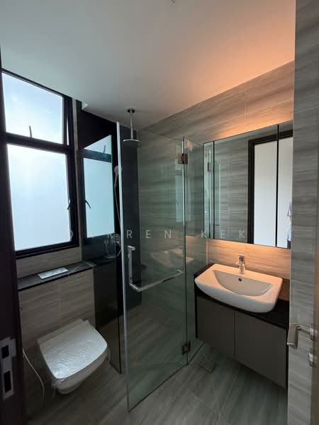 35 Gilstead, 35 Gilstead Road, 3 Bedrooms, 872 sqft, Apartment For Rent, by Darren Kek, 500198986 - Bathroom - PropertyGuru.com.sg