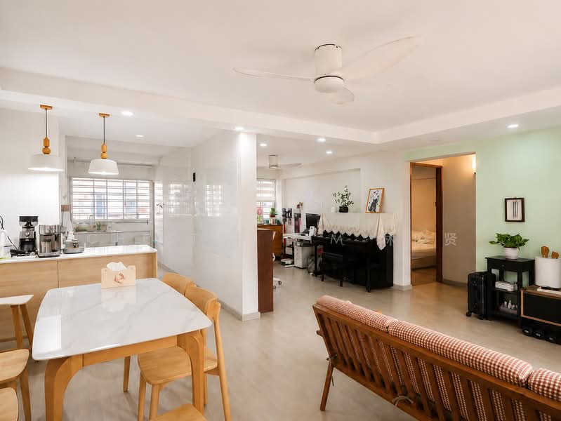 323 Serangoon Avenue 3, 323 Serangoon Avenue 3, 3 Bedrooms, 957 sqft, HDB Flat For Sale, by Chester Lim 林俊贤, 500198991 - Living Room - PropertyGuru.com.sg