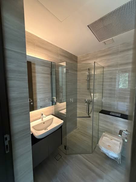 35 Gilstead, 35 Gilstead Road, 2 Bedrooms, 700 sqft, Apartment For Rent, by Darren Kek, 500198992 - Bathroom - PropertyGuru.com.sg