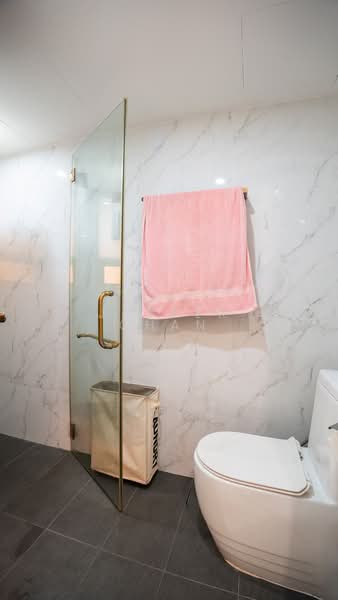 Villa Marina, 25 Jalan Sempadan, 2 Bedrooms, 1,561 sqft, Condominium For Sale, by Jasper Chan, 500199005 - Bathroom - PropertyGuru.com.sg