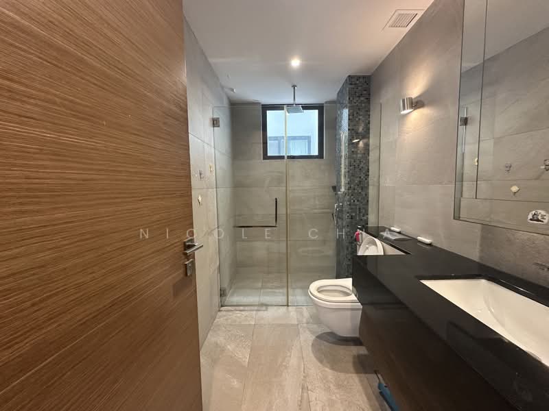 Meng Suan Road, Meng Suan Road, 6 Bedrooms, 3,950 sqft, Terraced House For Sale, by Nicole Chia, 500199040 - Bathroom - PropertyGuru.com.sg