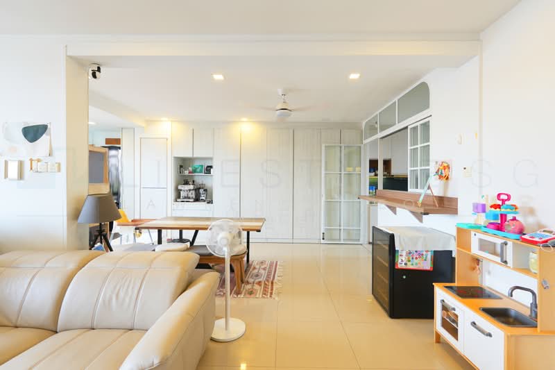 110 Lengkong Tiga, 110 Lengkong Tiga, 3 Bedrooms, 1,302 sqft, HDB Flat For Sale, by Lawrence Teo (赵世廷), 500199079 - Living Room - PropertyGuru.com.sg