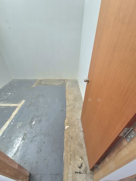 good sized store for rent! no gst!, no gst! rent cover utility bills! high ceiling! suits store!, 370 sqft, Light Industrial (B1) For Rent, by Joel Yong, 500199090 - CommercialGuru.com.sg