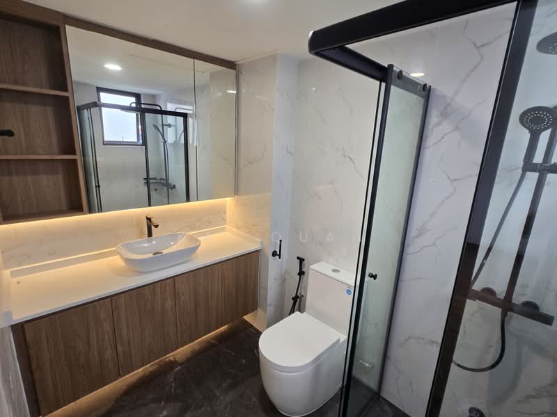 Open House this weekend - Newly Reno Freehold Corner Terrace with Wide Frontage, Minaret, 5 Bedrooms, 3,200 sqft, Corner Terrace For Sale, by Kai Quah, 500199099 - Bathroom - PropertyGuru.com.sg