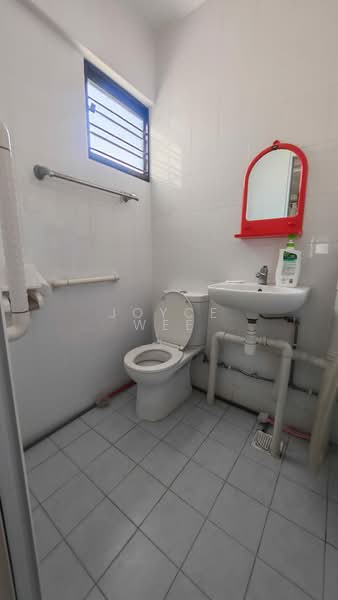 134 Bukit Batok West Avenue 6, 134 Bukit Batok West Avenue 6, Room Rental, 108 sqft, HDB Flat For Rent, by Joyce Wee, 500199131 - Bathroom - PropertyGuru.com.sg