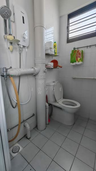 134 Bukit Batok West Avenue 6, 134 Bukit Batok West Avenue 6, Room Rental, 108 sqft, HDB Flat For Rent, by Joyce Wee, 500199131 - Bathroom - PropertyGuru.com.sg