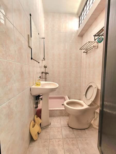 West Coast Gardens, , Room Rental, 300 sqft, Terraced House For Rent, by Lenny Tan, 500199139 - Bathroom - PropertyGuru.com.sg