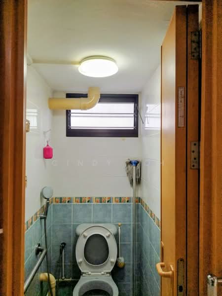 68 Geylang Bahru, 68 Geylang Bahru, 2 Bedrooms, 818 sqft, HDB Flat For Sale, by Cindy Toh, 500199166 - Bathroom - PropertyGuru.com.sg