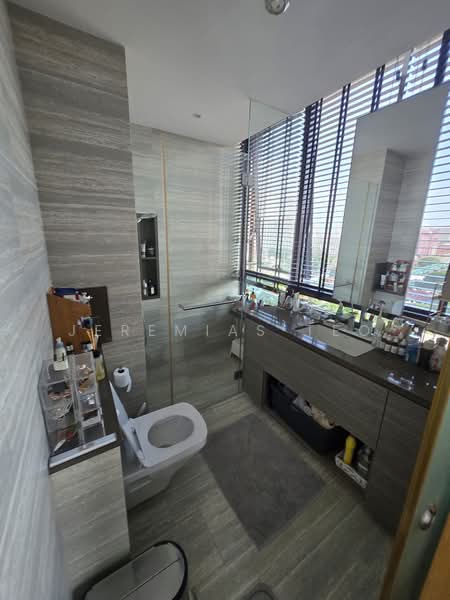 The Crest, 103 Prince Charles Crescent, Alexandra / Commonwealth, 2 Bedrooms, 893 sqft, Condominium For Sale, by Jeremias Teo, 500199168 - Bathroom - PropertyGuru.com.sg