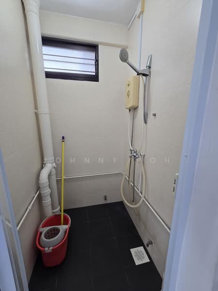 164 Stirling Road, 164 Stirling Road, 2 Bedrooms, 710 sqft, HDB Flat For Rent, by Johnny Poh, 500199169 - Bathroom - PropertyGuru.com.sg