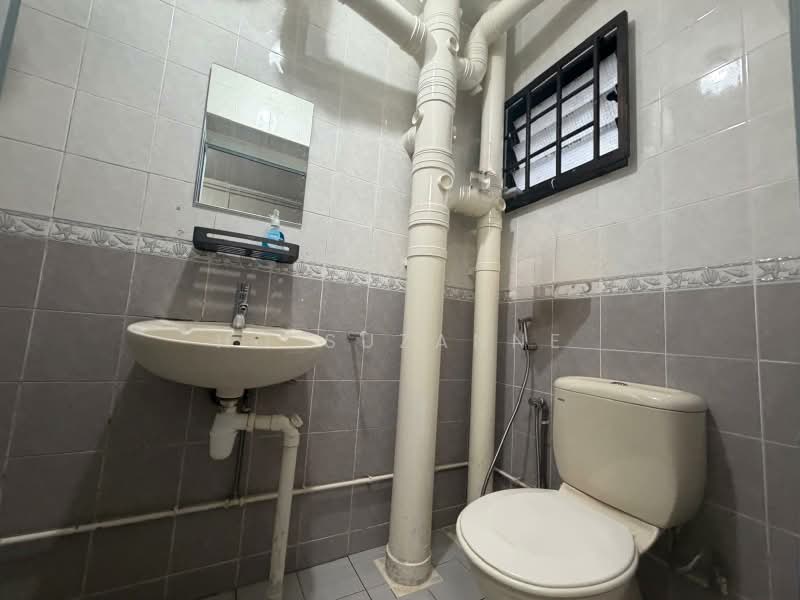 319A Anchorvale Drive, 319A Anchorvale Drive, 3 Bedrooms, 1,184 sqft, HDB Flat For Rent, by Ho Suzanne, 500199171 - Bathroom - PropertyGuru.com.sg