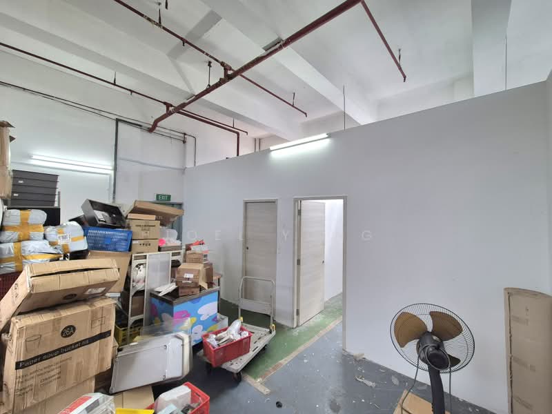 own door window unit high ceiling for rent!, store packing logistics e-commerce!, 1,288 sqft, Light Industrial (B1) For Rent, by Joel Yong, 500199173 - CommercialGuru.com.sg