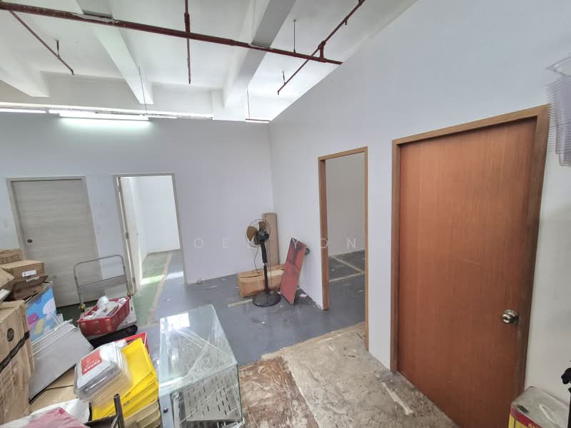own door window unit high ceiling for rent!, store packing logistics e-commerce!, 1,288 sqft, Light Industrial (B1) For Rent, by Joel Yong, 500199173 - CommercialGuru.com.sg