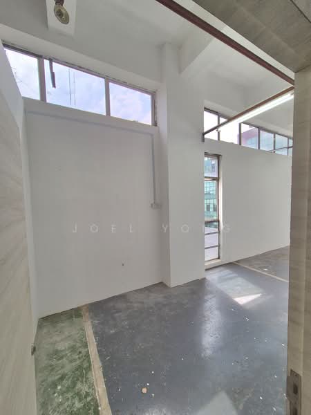 own door window unit high ceiling for rent!, store packing logistics e-commerce!, 1,288 sqft, Light Industrial (B1) For Rent, by Joel Yong, 500199173 - CommercialGuru.com.sg