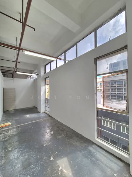 own door window unit high ceiling for rent!, store packing logistics e-commerce!, 1,288 sqft, Light Industrial (B1) For Rent, by Joel Yong, 500199173 - CommercialGuru.com.sg