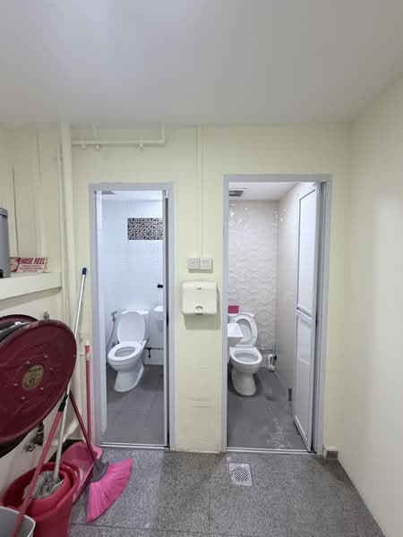 Kerbau road, Kerbau Road, 900 sqft, Shop / Shophouse For Rent, by Nigel Vijay, 500199211 - Bathroom - CommercialGuru.com.sg