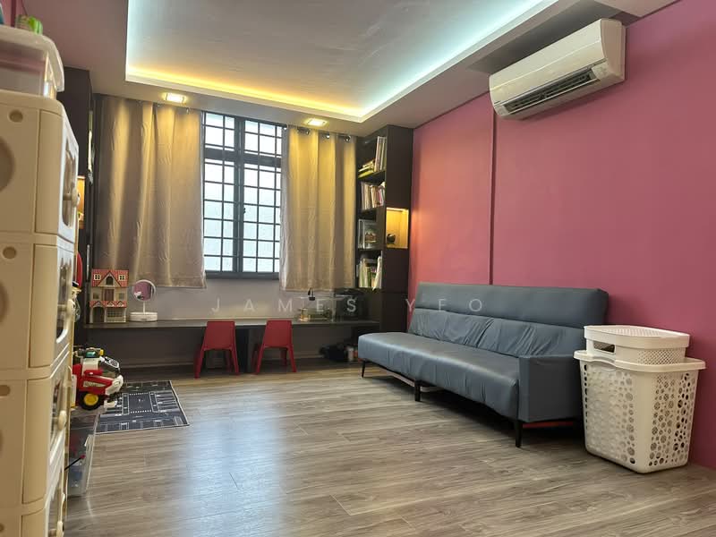 928 Hougang Street 91, 928 Hougang Street 91, 3 Bedrooms, 1,291 sqft, HDB Flat For Sale, by James Yeo, 500199215 - Living Room - PropertyGuru.com.sg