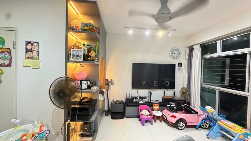 422B Northshore Drive, 422B Northshore Drive, 3 Bedrooms, 1,001 sqft, HDB Flat For Sale, by James Yeo, 500199249 - Living Room - PropertyGuru.com.sg