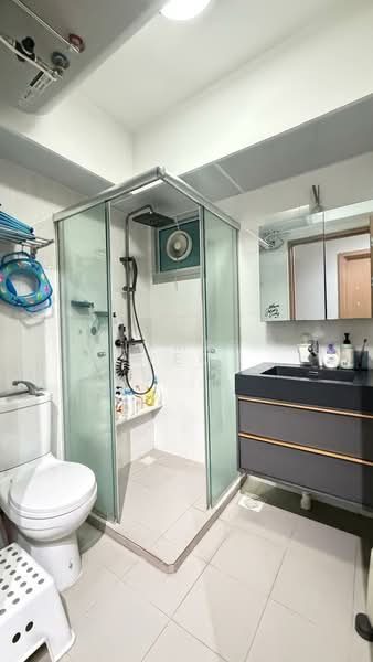 422B Northshore Drive, 422B Northshore Drive, 3 Bedrooms, 1,001 sqft, HDB Flat For Sale, by James Yeo, 500199249 - Bathroom - PropertyGuru.com.sg